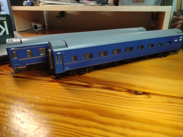 HO 24系オハネに自作室内灯を取り付けます : クローゼットの中の鉄道模型