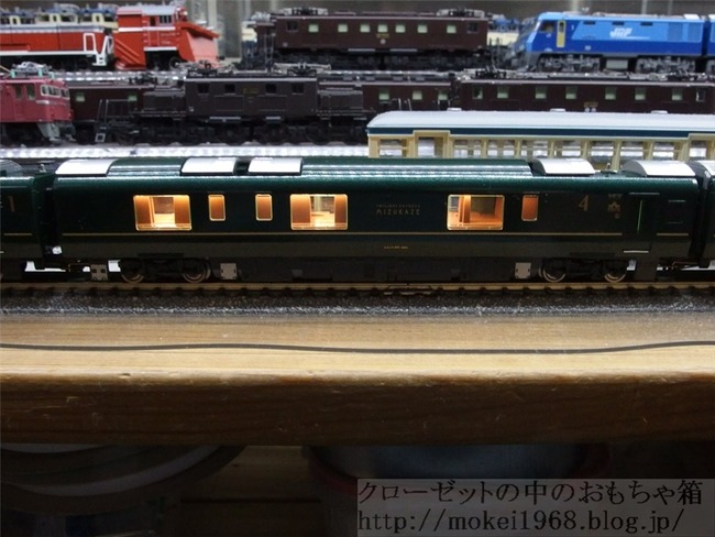 OLY77496_R