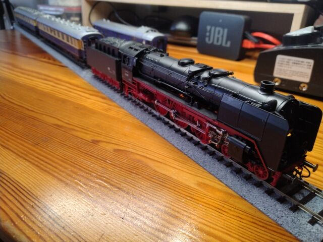 ROCO BR01 089 ドイツ鉄道 旅客急行型蒸気機関車 : クローゼットの中の