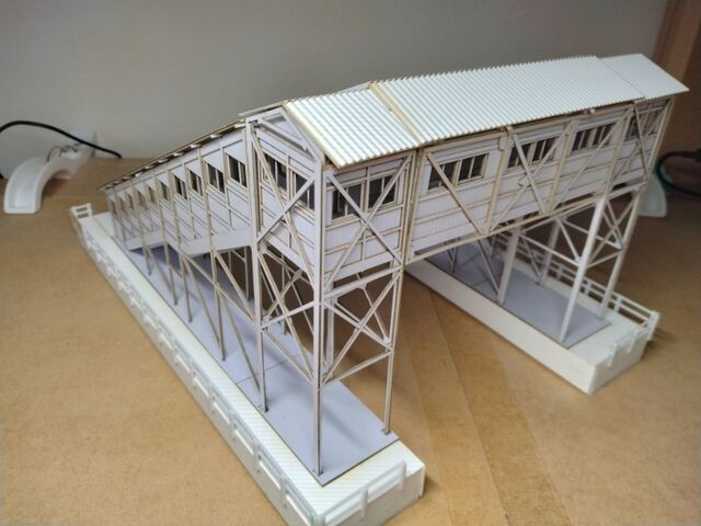 16番(HOゲージ)対向式ホーム 自作ホーム 塗装から完成へ