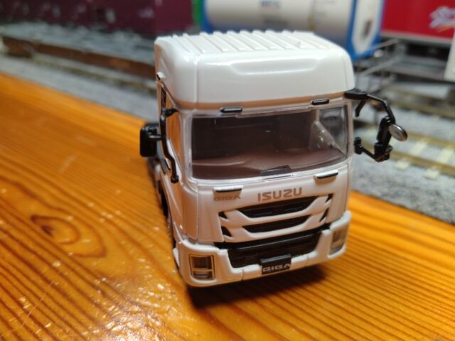 KTM 1/80 ISUZU GIGA＋鉄道コンテナ積載用セミトレーラー その2