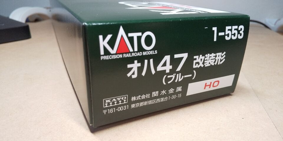 KATO HO オハ47(ブルー) 改装後 自作室内灯取付 : クローゼットの中の