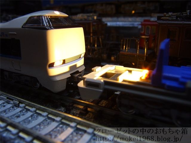 KATO 683系リニュ車増結車両の動力化とヘッドライト専用化基板 点灯