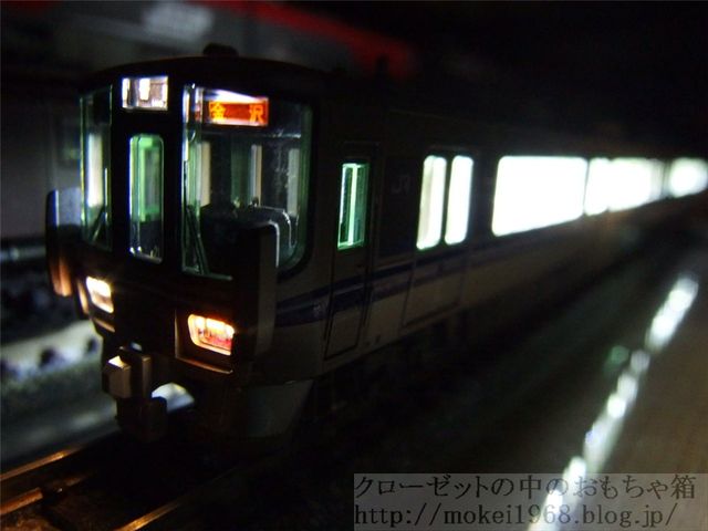 KATO 521系(2次車) テープLEDを使用した自作室内灯取付 : クローゼット