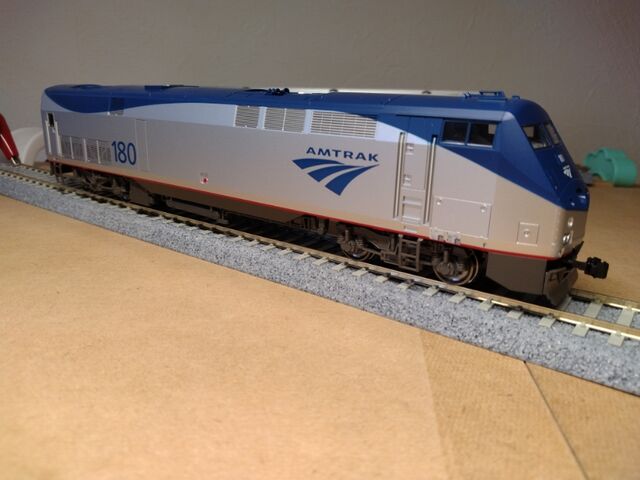 KATO HO Amtrak GE P42 PHASEⅤ #180 機関車 : クローゼットの中の鉄道模型