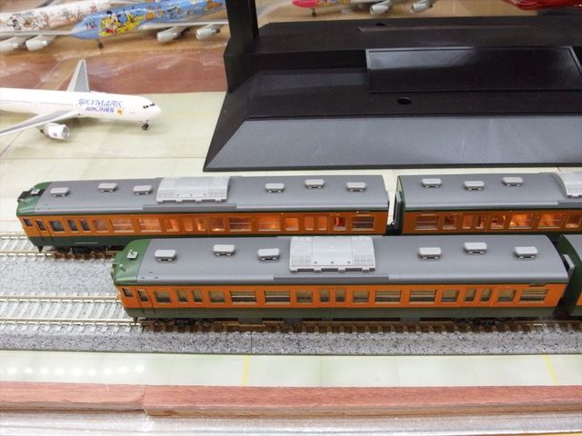 TOMIX 113系2000 近郊形電車 湘南色 再販品2015.02 と 旧ロット品