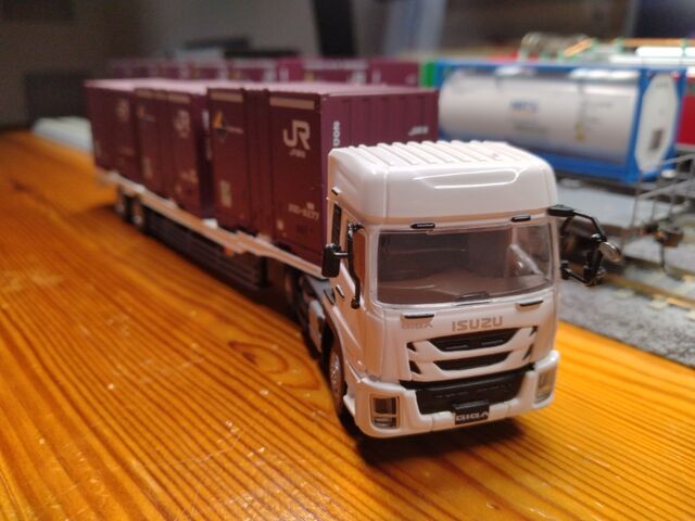 KTM 1/80 ISUZU GIGA＋鉄道コンテナ積載用セミトレーラー その2