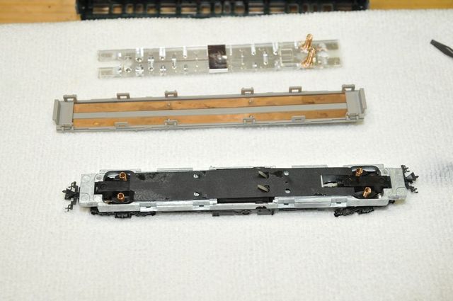 鉄道模型 Nゲージ Tomix製１１５系動力車 分解清掃 クローゼットの中の鉄道模型