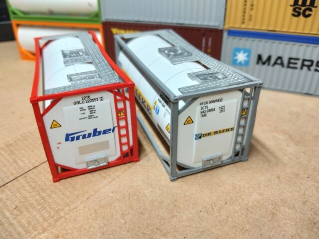 HOゲージ 貨物列車 コンテナ付き HOゲージ 1/87サイズ 20ftコンテナ及びタンクコンテナ : クローゼット