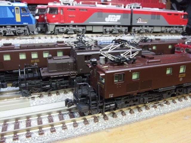 KATO EF13と比較する : クローゼットの中の鉄道模型
