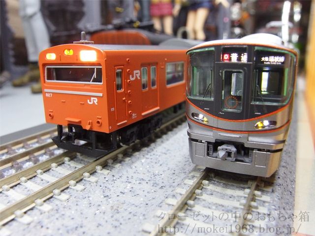 今週の一両 KATO 221系 : クローゼットの中の鉄道模型