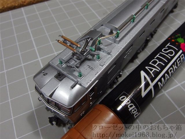 4アーティストマーカーメタルカラー コッパーでパンタのスリ板に色差し クローゼットの中の鉄道模型