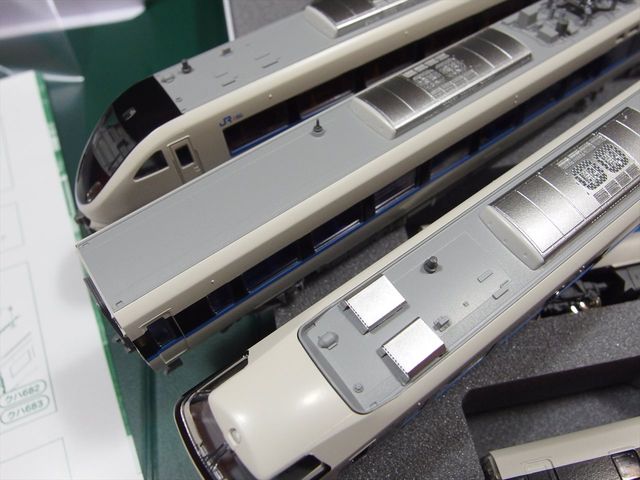 KATO 683系サンダーバード リニューアル車 部品取付と旧塗装車