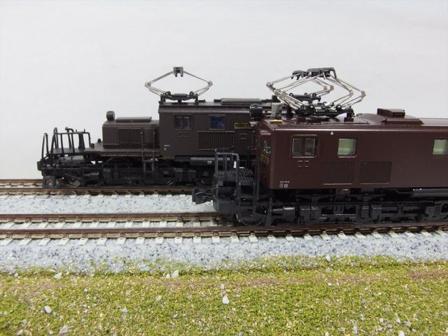 KATO EF13と比較する : クローゼットの中の鉄道模型