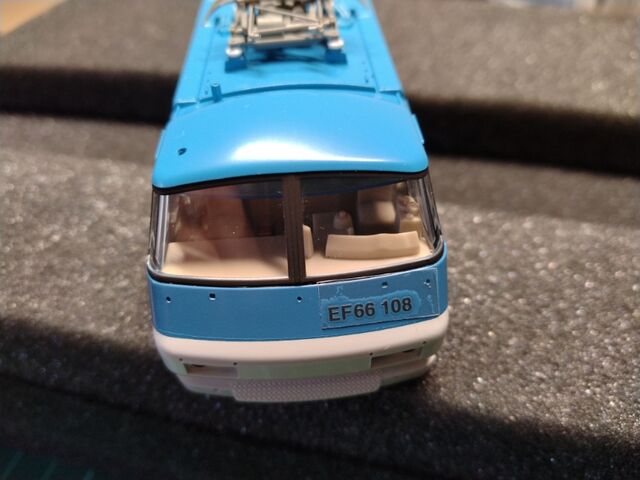 TOMIX HO EF66 100 前期型 入線工事 : クローゼットの中の鉄道模型