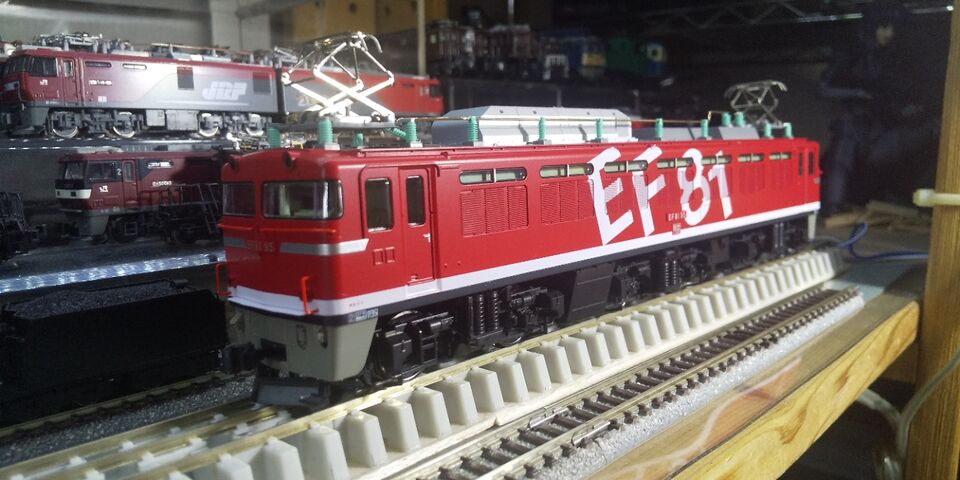 KATO HO EF81 95 レインボー塗装機 : クローゼットの中の鉄道模型