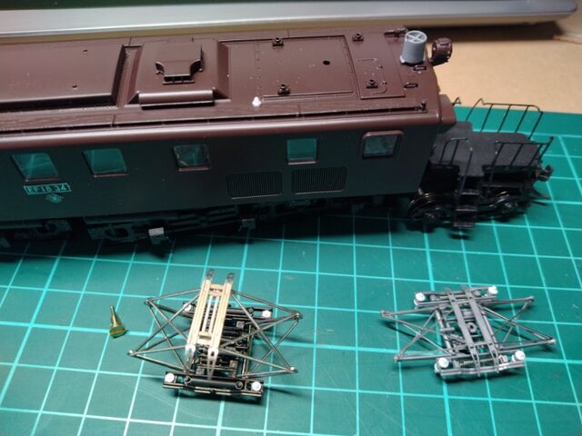 トラムウェイ HO EF18 パンタグラフをKATO製に変更 : クローゼットの中
