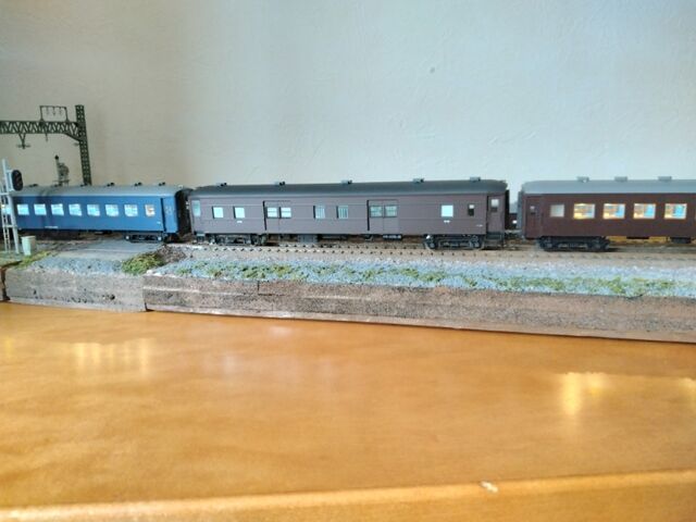 【残りわずか】 KATO HO オハフ33 茶 自作室内灯取付 : クローゼットの中の鉄道模型 鉄道模型
