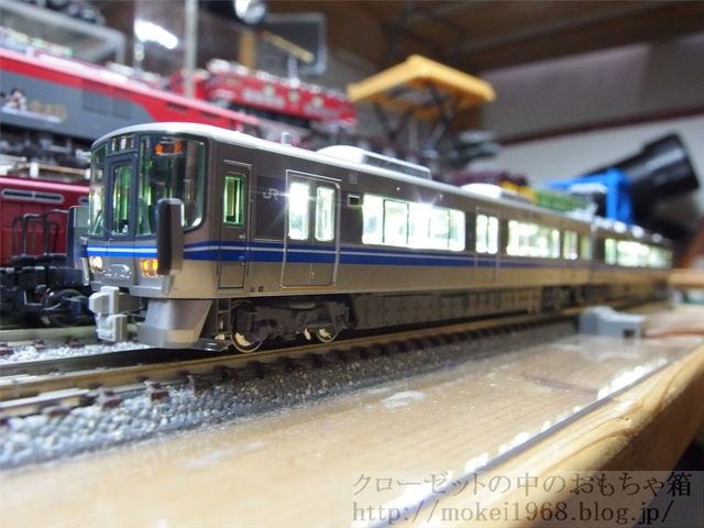 KATO 521系(2次車) テープLEDを使用した自作室内灯取付 : クローゼット