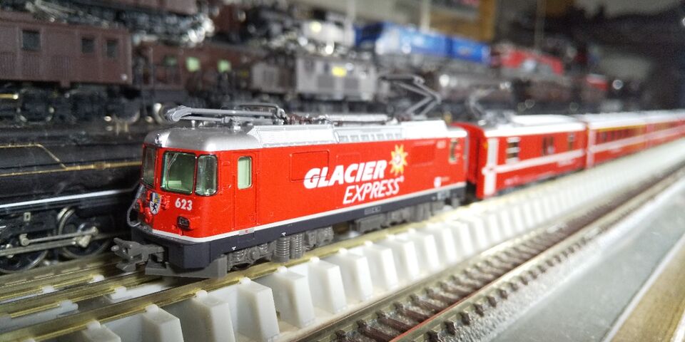 KATO アルプスの赤い客車 EW I & 電源荷物車 : クローゼットの中