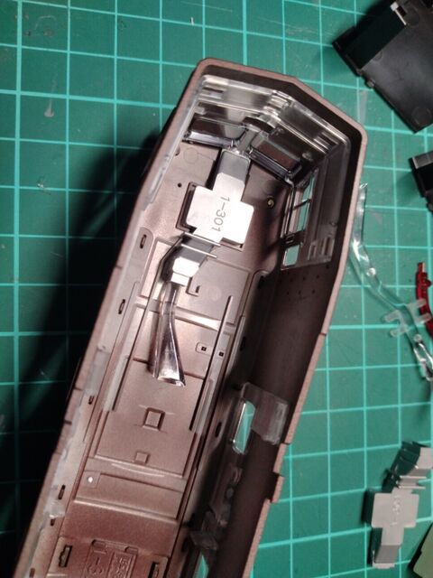 KATO HO EF58 ツララ切 茶 入線整備 : クローゼットの中の鉄道模型