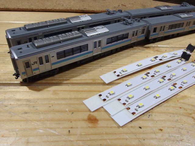 KATO E127系 自作テープLED室内灯取付 : クローゼットの中の鉄道模型 KATO E127系 自作テープLED室内灯取付 : クローゼットの中の鉄道模型