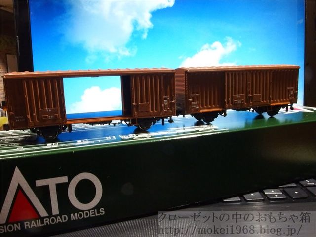 入線 HO KATO ヨ8000 と ワム80000 ヨに自作室内灯取付け