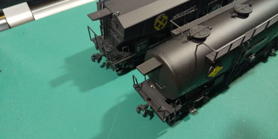 TOMIX HOゲージ 貨車 KATOカプラー交換へ その2 : クローゼットの中の