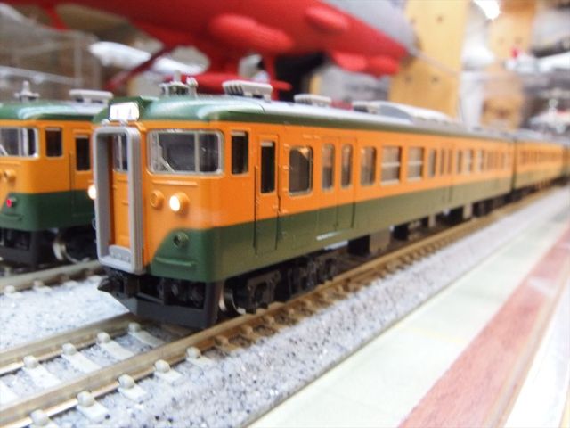 TOMIX 113系2000 近郊形電車 湘南色 再販品2015.02 と 旧ロット品
