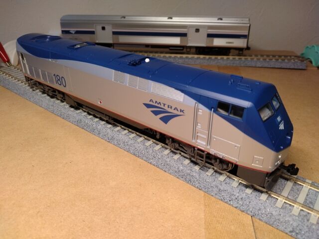 KATO HO Amtrak GE P42 PHASEⅤ #180 機関車 : クローゼットの中の鉄道模型