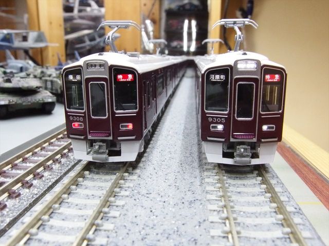KATO 阪急電鉄9300系 基本4両セット+増結4両セット 入線 KATO 阪急電鉄9300系 基本4両セット+増結4両セット 入線