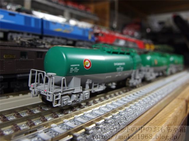 TOMIXとKATO タキ1000を並べてみる : クローゼットの中の鉄道模型