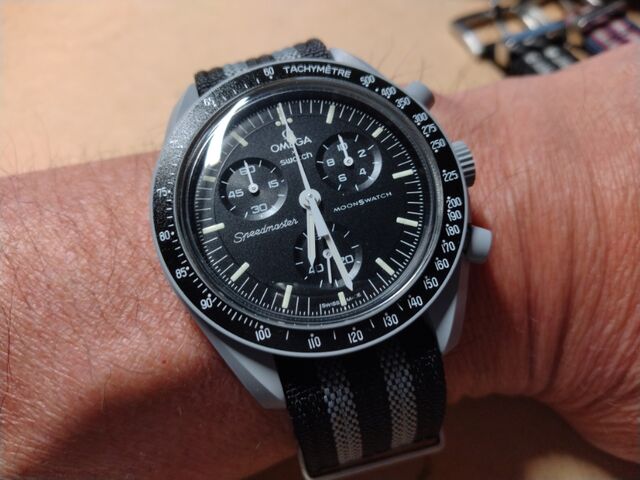 MISSION TO THE MOON SWATCH にNATOベルト : クローゼットの中のおもちゃ箱