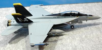 24 F-18_R