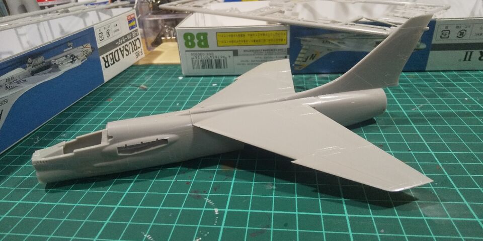 ハセガワ 1/72 F-8クルセイダー & A-7コルセア : クローゼットの
