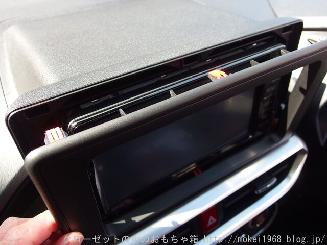 トヨタ ライズ ナビ周りからの異音 ディーラー対応について クローゼットの中のおもちゃ箱