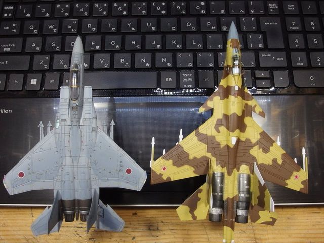 技MIX Su-37フランカーE2と比較する : クローゼットの中のおもちゃ箱