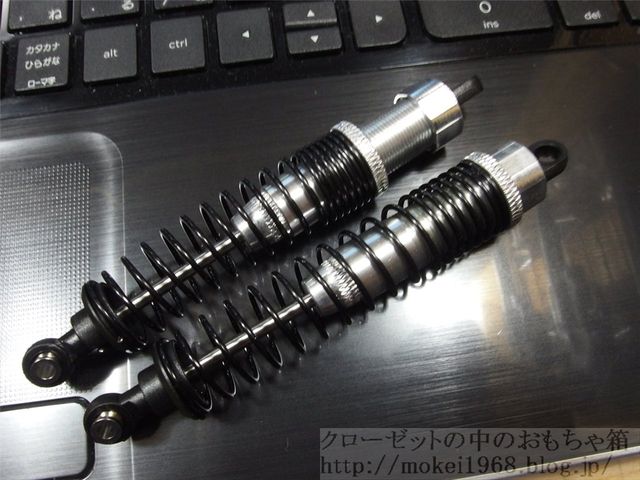RCクローラー用格安中華製オイルダンパーをレイスに取り付け