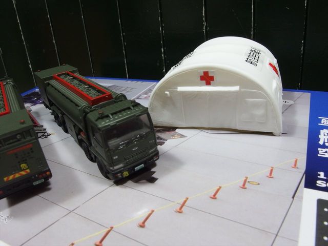 トミーテック 1/144 航空装備品2 空自 燃料給油車セット AC922 航空装備品2 空自 燃料給油車セット (プラモデル) - ホビー