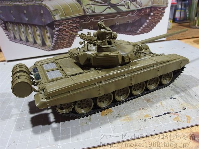 タミヤ 1/35 ロシア T-72 戦車 完成品 タミヤ 1/35 ロシア軍 T-72M1主力戦車 : クローゼットの中の