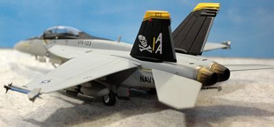 20 F-18_R