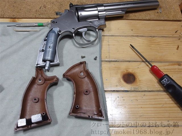 東京マルイ S&W M19 4in ウッドグリップ風に交換 : クローゼットの中の