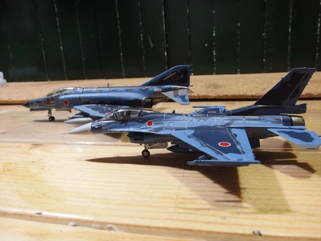 期間限定のお買い得商品 ＆ F-2B 航空自衛隊 1/200 F-4EJ改 2個セット 洋上迷彩 航空機・ヘリコプター
