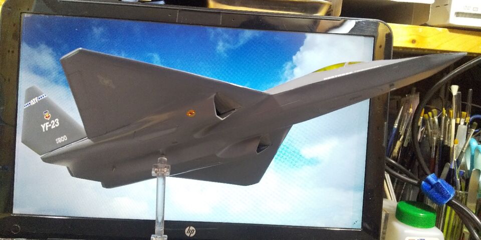 プラッツ 1/72 試作戦闘機 YF-23 完成 : クローゼットの中の