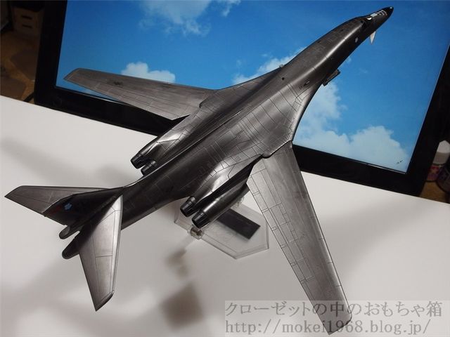 童友社 凄！1/144 アメリカ空軍 B-1Bランサー 戦略爆撃機 完成