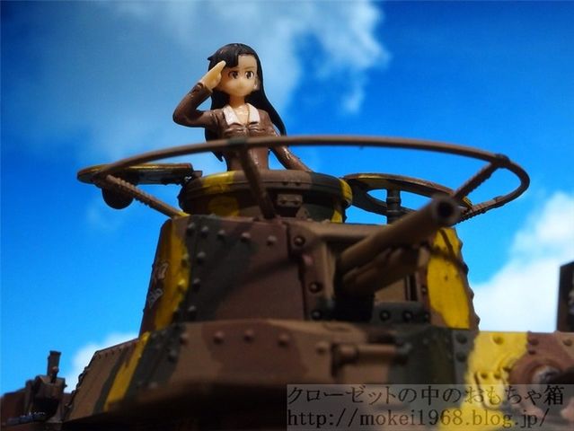 西絹代 車上敬礼