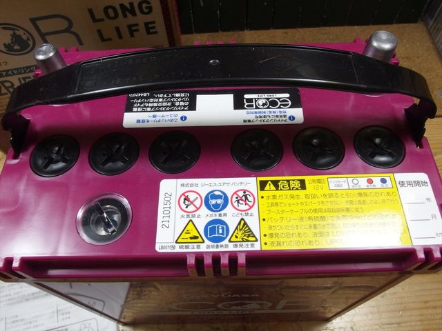 Honda N Box バッテリーを交換する gsユアサm 42r クローゼットの中のおもちゃ箱