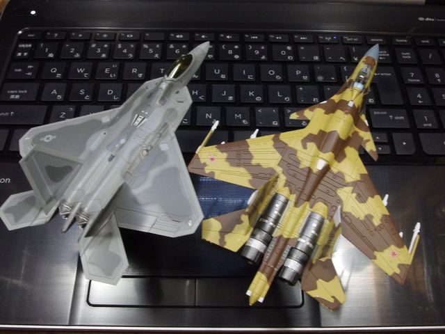 技MIX Su-37フランカーE2と比較する : クローゼットの中のおもちゃ箱