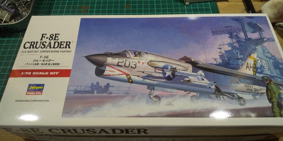 ハセガワ 1/72 F-8クルセイダー & A-7コルセア : クローゼットの