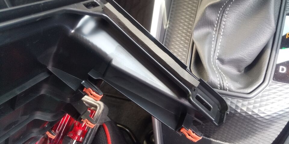 トヨタライズ ナビパネル周りからの異音について その2 クローゼットの中のおもちゃ箱